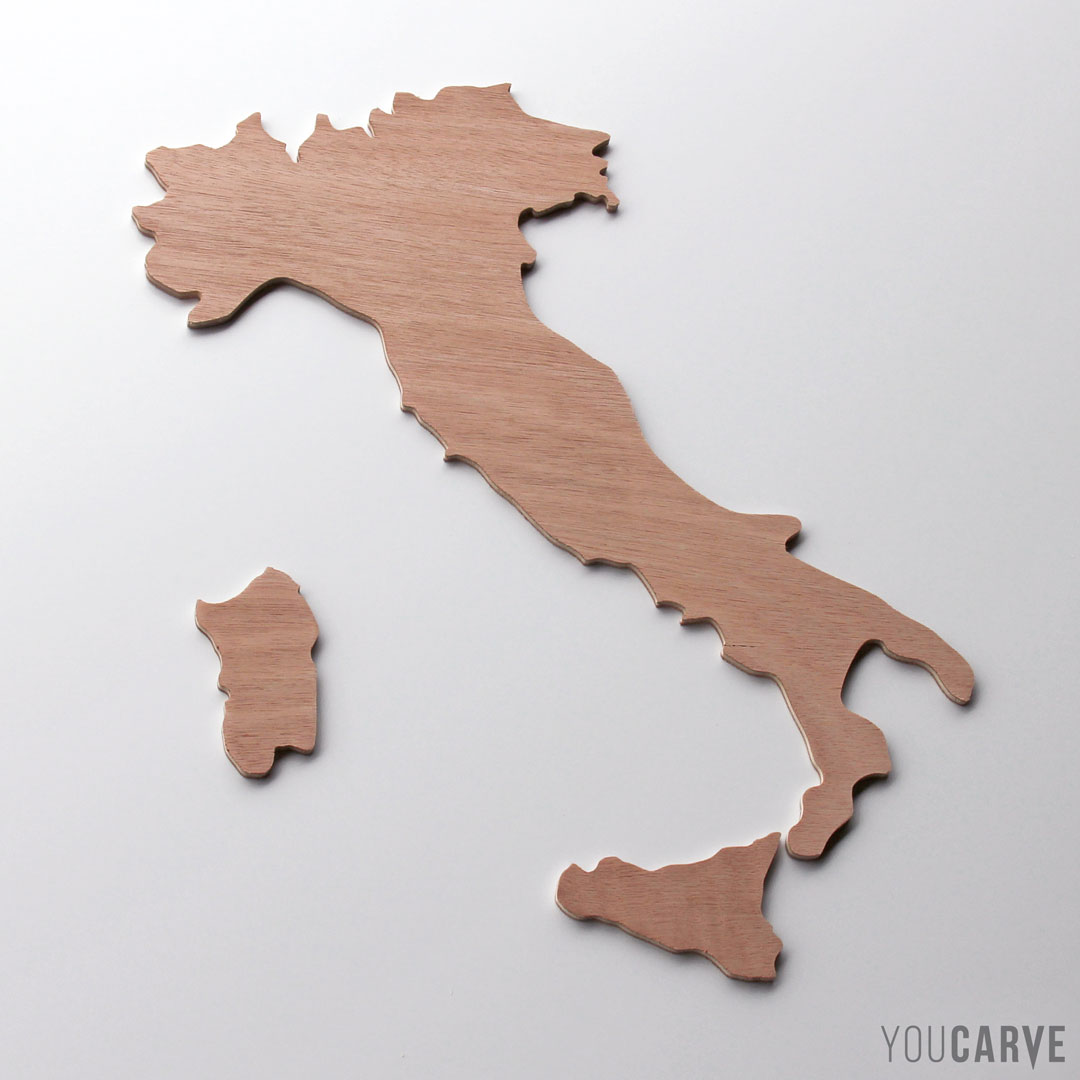 Silhouette de l’Italie en bois (contreplaqué okoumé épaisseur 5 mm), pour l’enseigne ou la décoration.