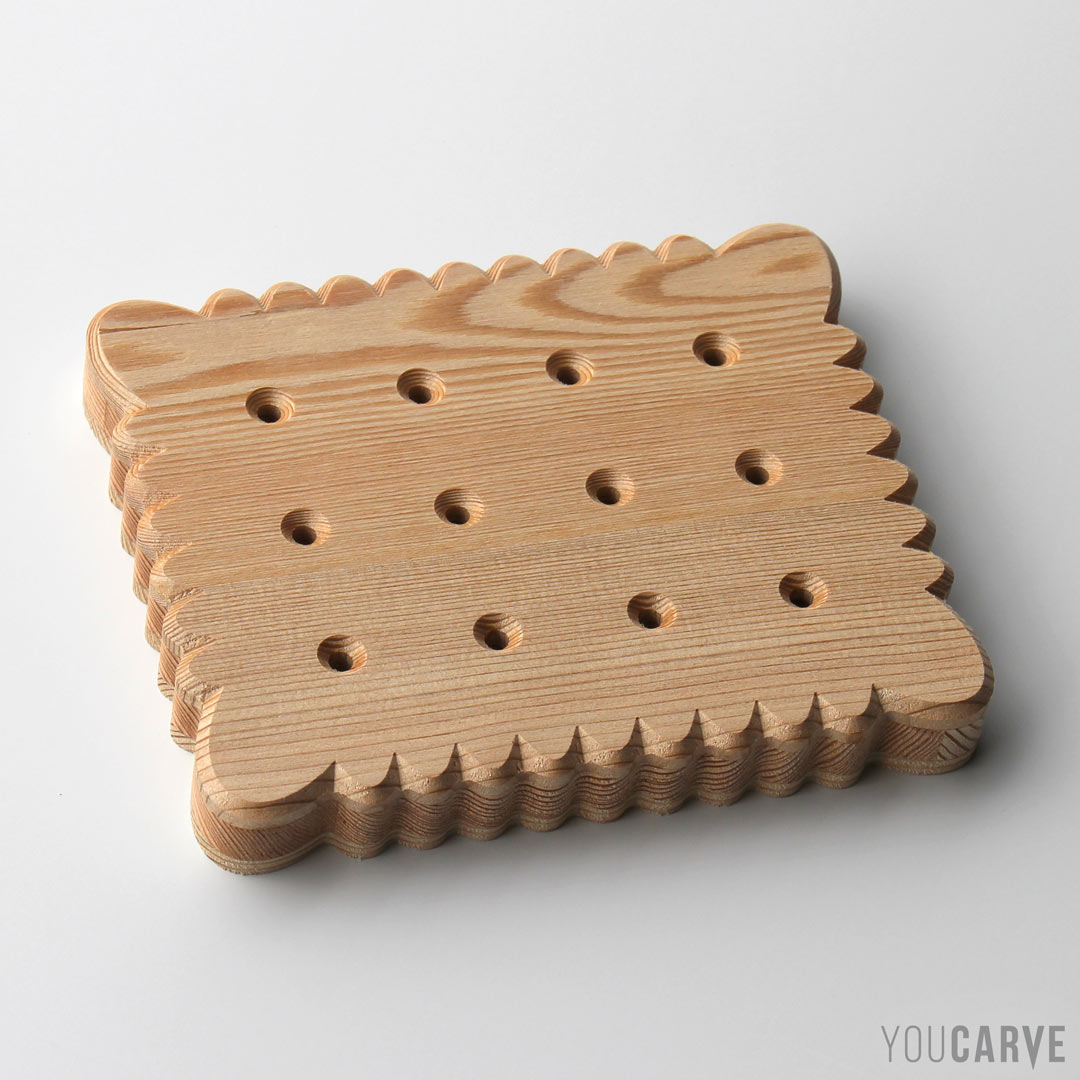 Forme de biscuit petit-beurre en bois (mélèze 3 plis épaisseur 19 mm) pour la décoration.