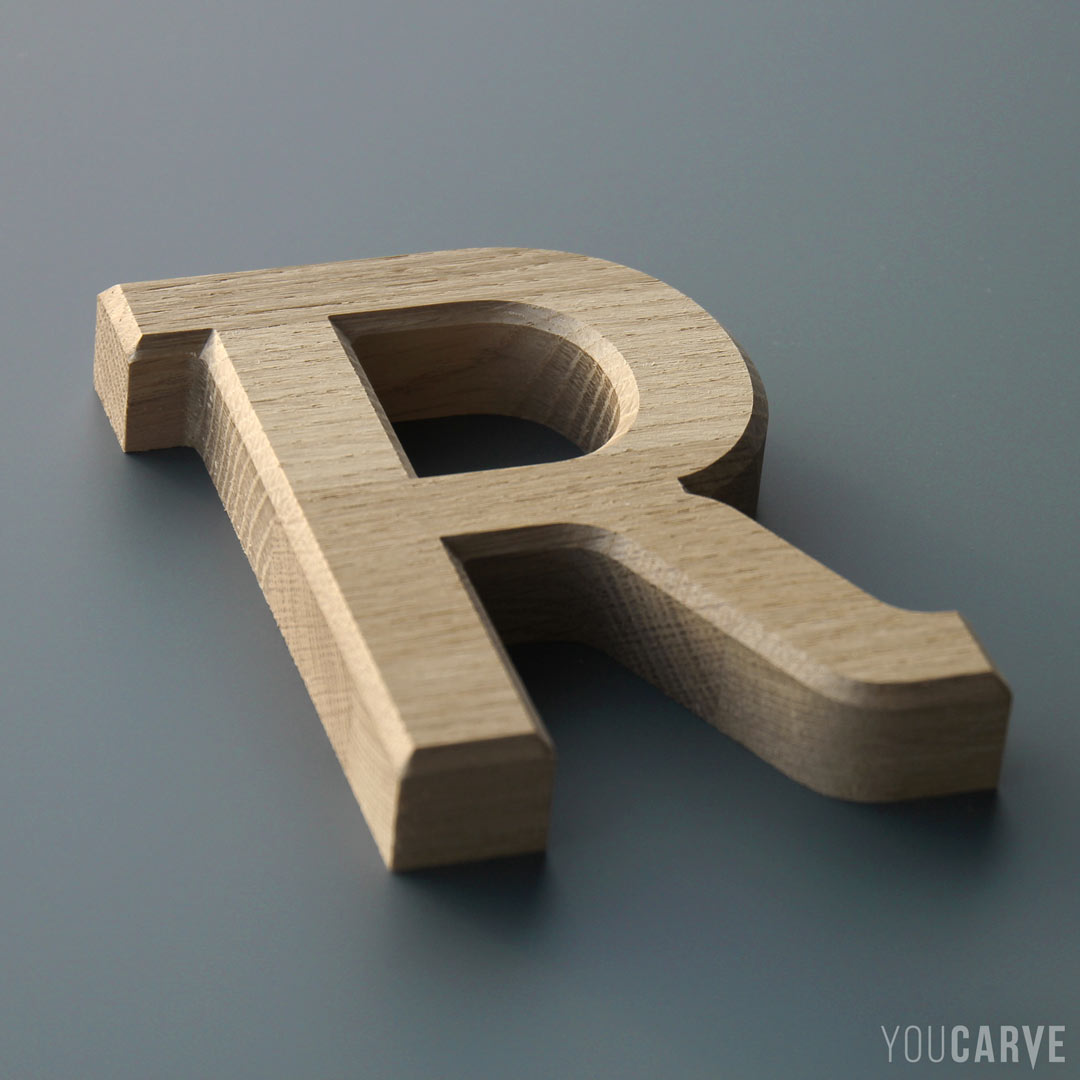 Lettre ‘R’ découpée en bois (chêne)
