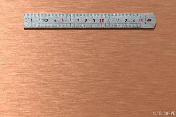 Texture de l'alu-dibond effet brossé cuivré (détail/petite échelle)
