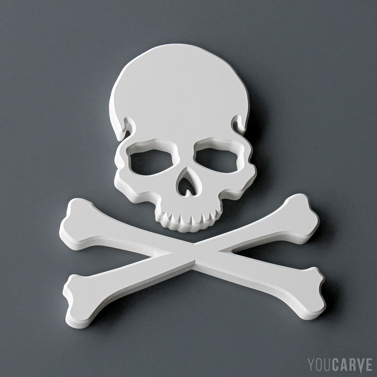 Tête de mort / crâne de pirate, en PVC expansé blanc