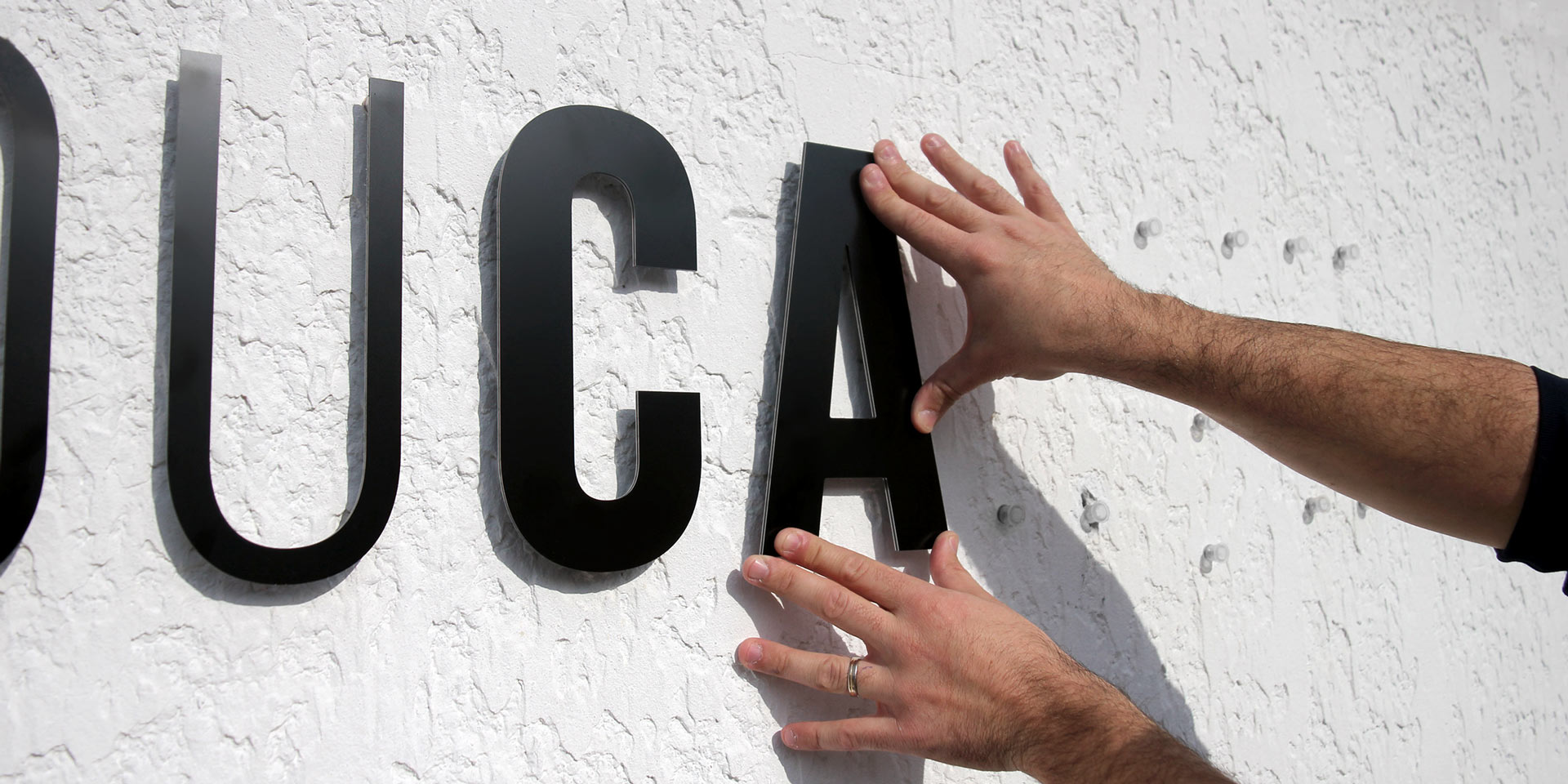How to install your sign letters on clip-on spacers? (Step-by-step ...