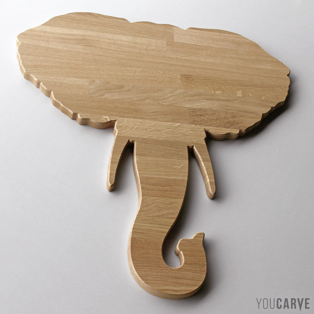 Silhouette de tête d’éléphant en bois (chêne lamellé-collé épaisseur 19 mm), pour la décoration murale.