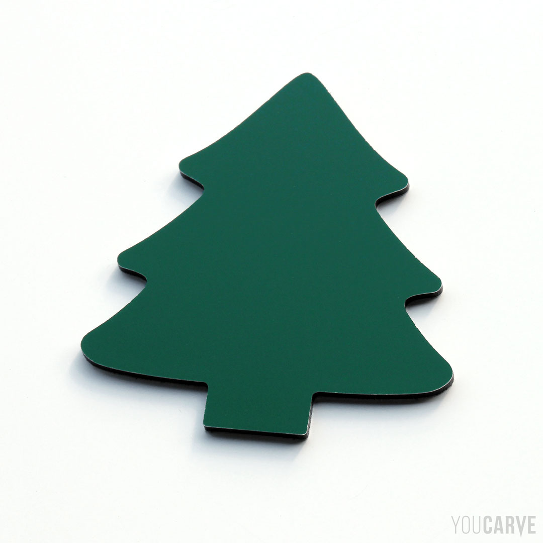 Pictogramme/forme de sapin découpée en aluminium-dibond laqué vert RAL 6005 mat (épaisseur 3 mm), pour l’enseigne, la signalétique et la décoration.