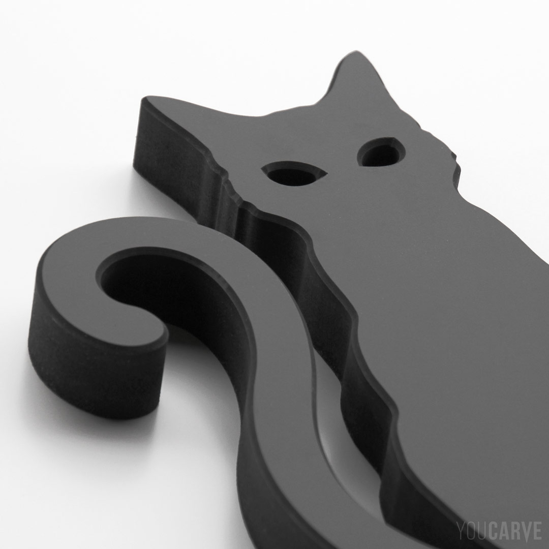 Forme de chat noir découpée en PVC expansé noir épaisseur 30 mm, pour l’enseigne, la signalétique ou la décoration.