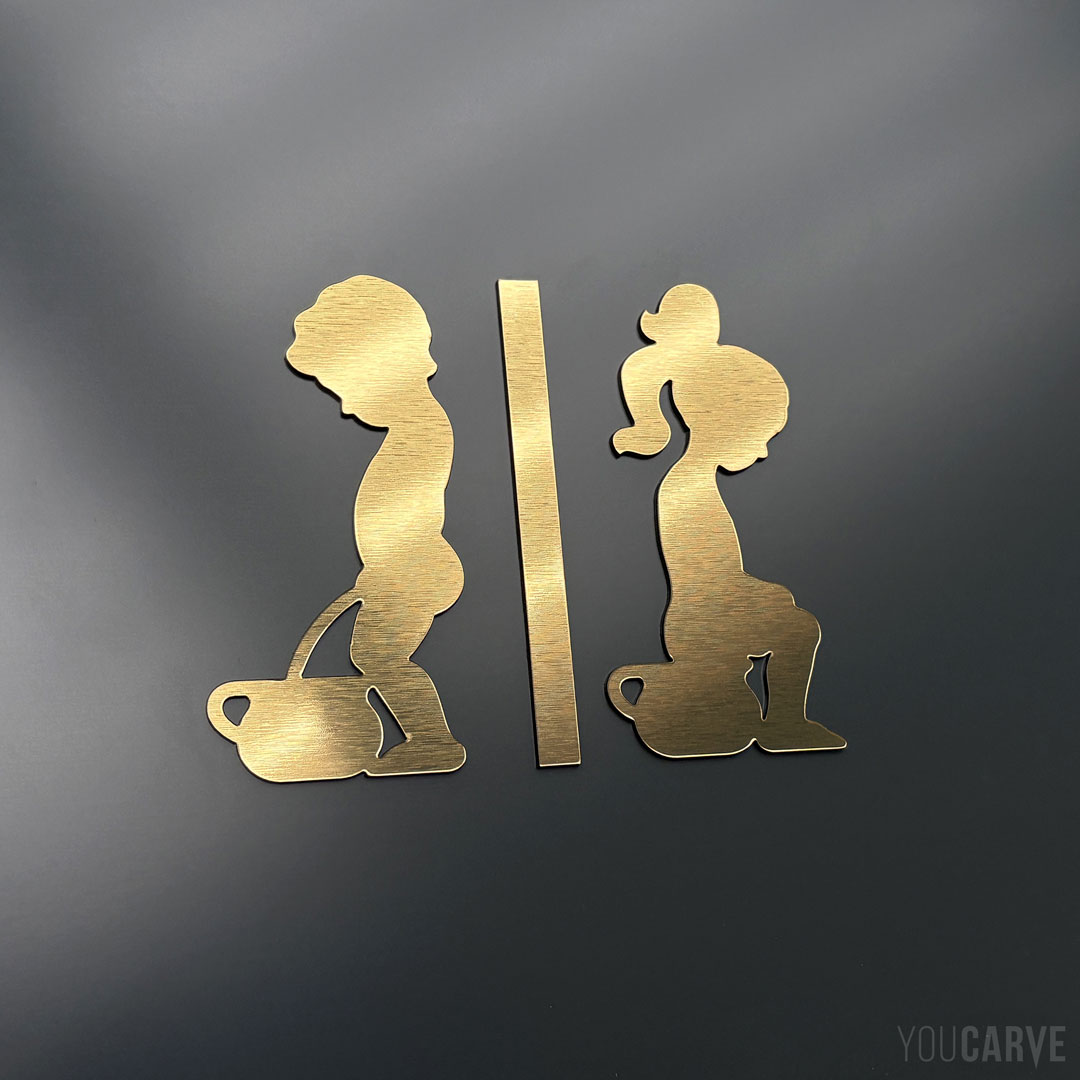 Retro children restroom pictogram (brushed gold acrylic) Vintage-retro style restroom pictograms with silhouettes of children peeing - Laser cut in brushed gold metal effect acrylic on an anthracite background